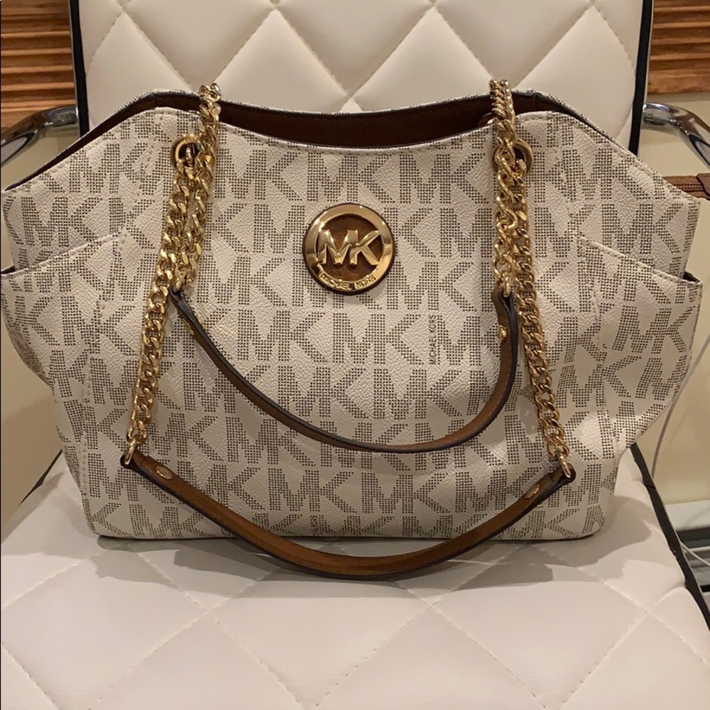 Michael Kors White Jet Set Travel Chain Tote
